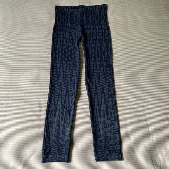 SPANX Leggings Womens Medium Navy Print Look At Me Now Pull On Casual Athleisure - Picture 2 of 7